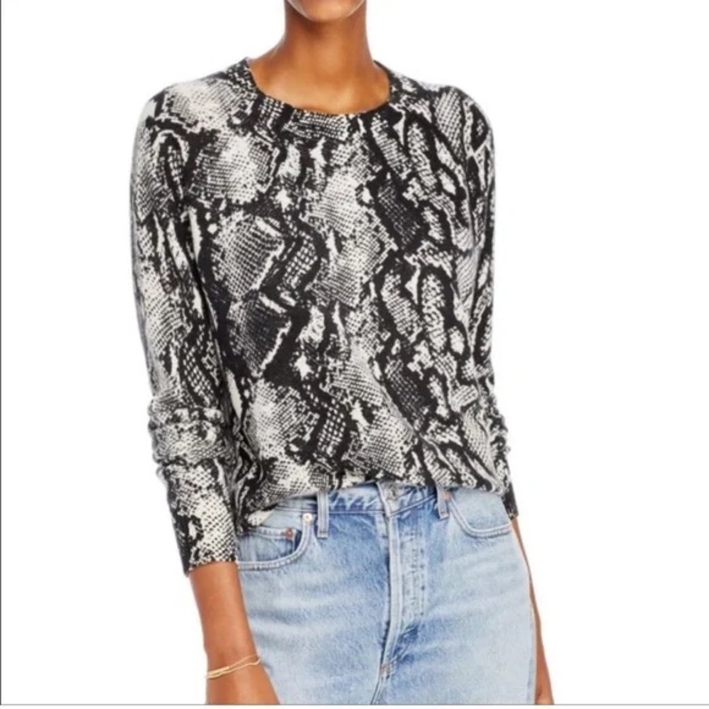 Pure Amici Cashmere Snakeskin Print Crop Sweater🖤